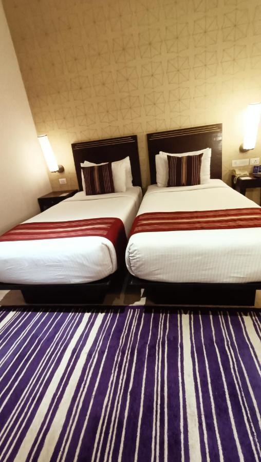 Marasa Sarovar Premiere Tirupati Exterior foto A room at the hotel