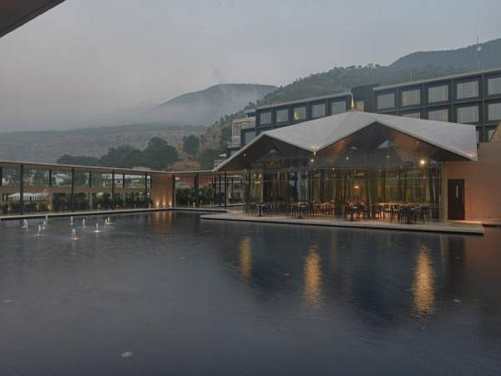 Marasa Sarovar Premiere Tirupati Exterior foto The Park, Hyderabad