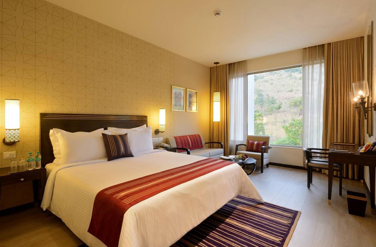 Marasa Sarovar Premiere Tirupati Exterior foto A room at the Taj Bengal