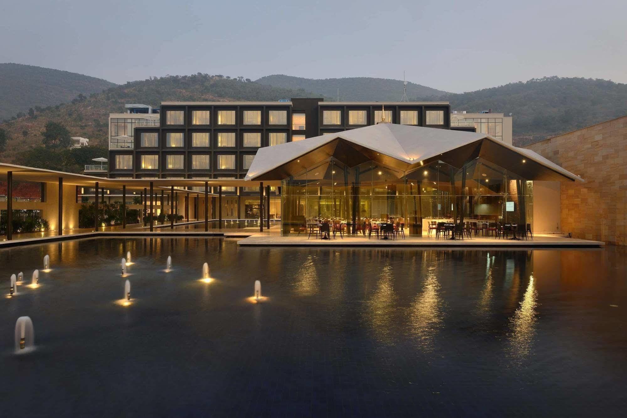 Marasa Sarovar Premiere Tirupati Exterior foto The Park, Hyderabad